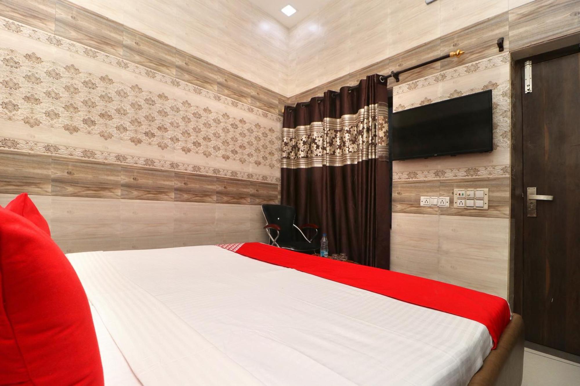 Hotel O Max Jalandhar Buitenkant foto
